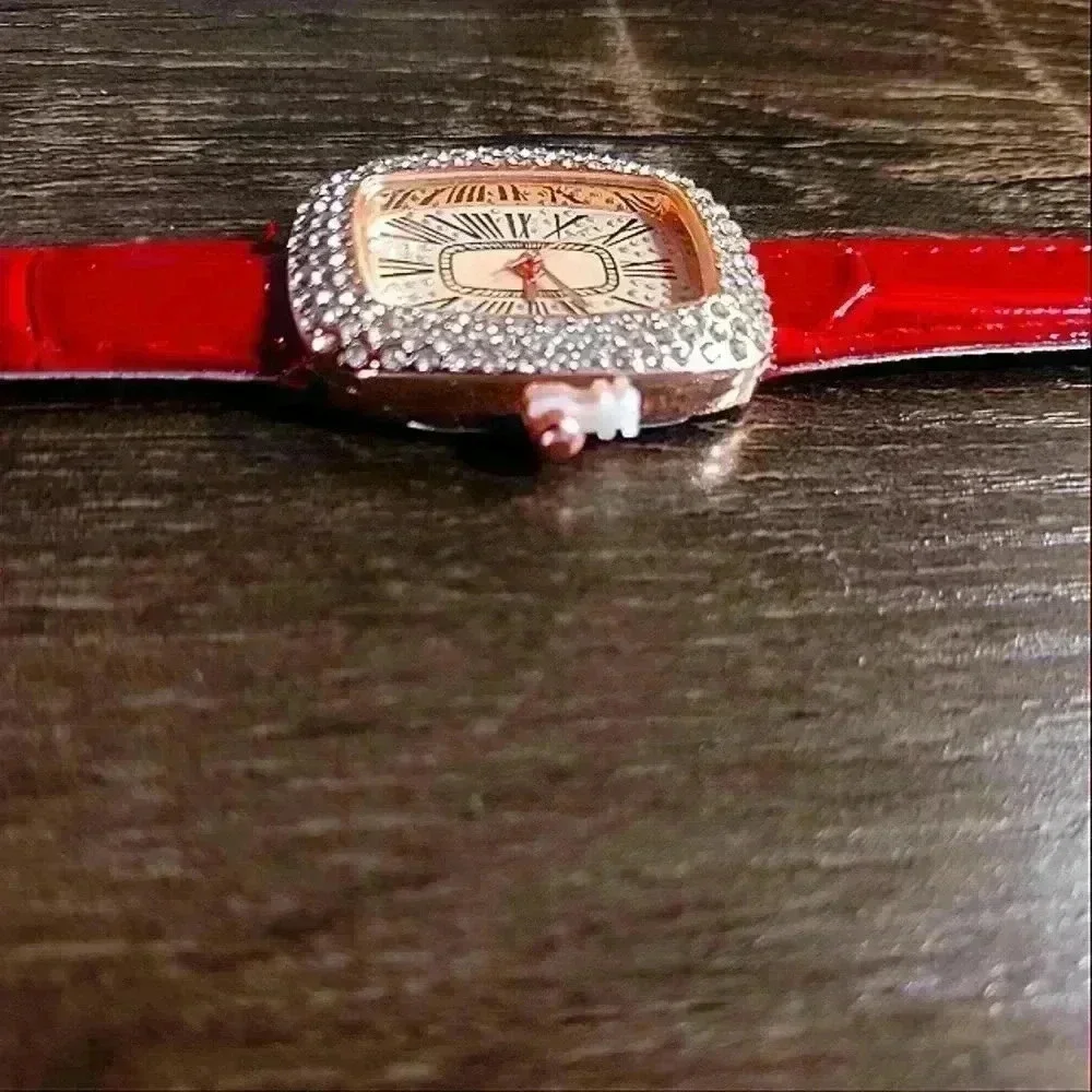 Red rhinestone watch - Picture 4 of 7